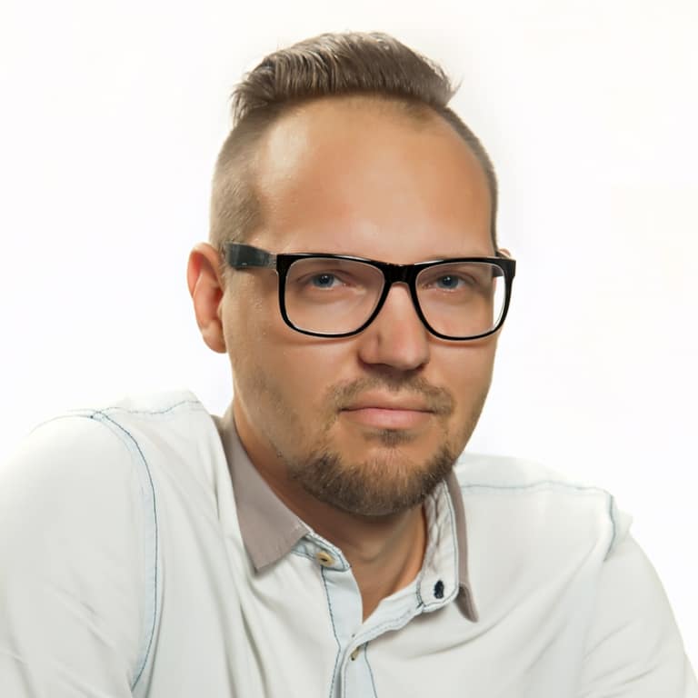 Agris Lipšāns — braukšanas instruktors